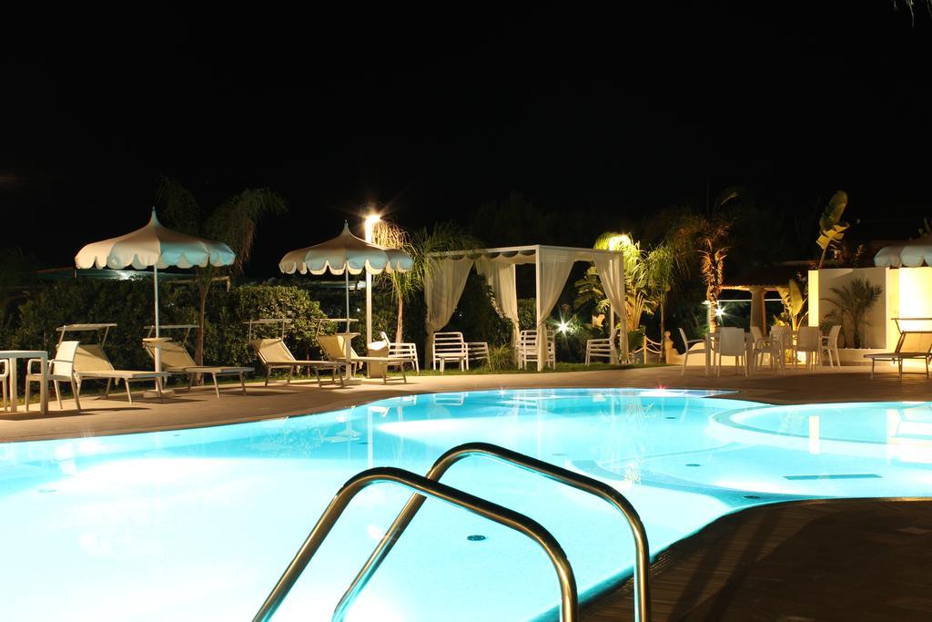 Blu Tropical Resort ザンブローネ エクステリア 写真